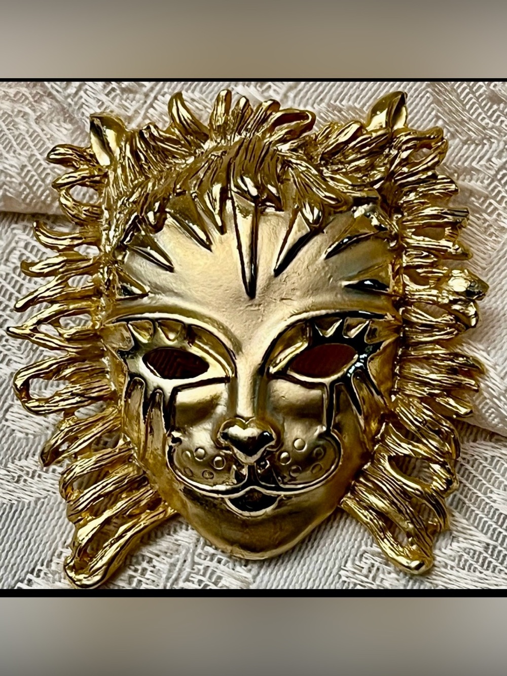 Lion Masquerade Mask Brooch Brushed Gold Tone Statement Pin 2.25" Bold VTG 80s